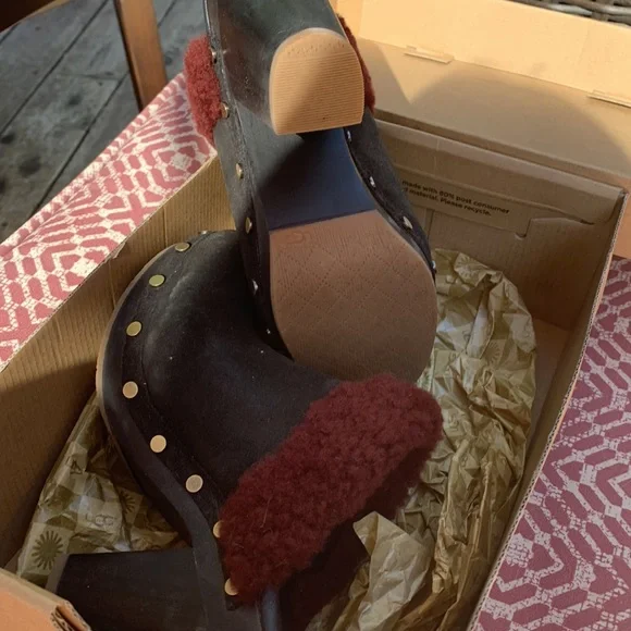 UGG Adele heeled Clog - As new with box US 6 - Picture 4 of 6